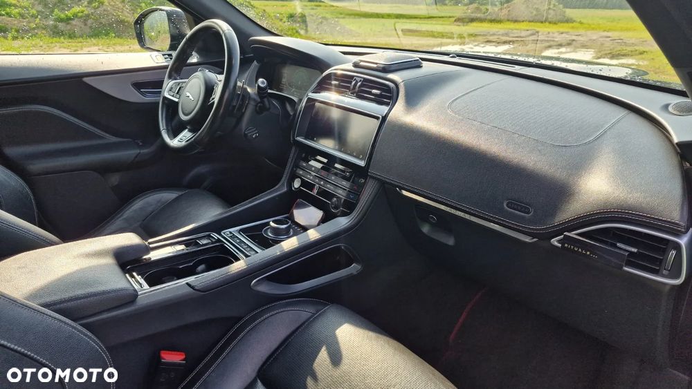 Jaguar F-Pace - 9
