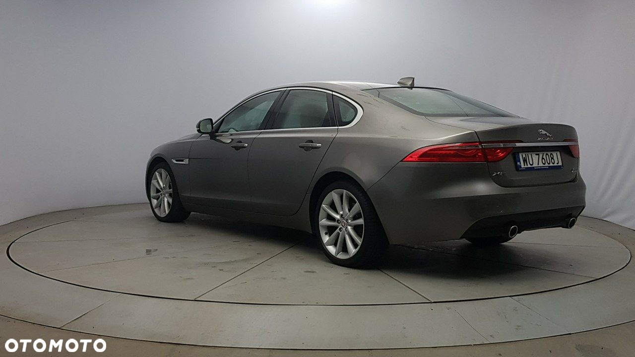 Jaguar XF - 5