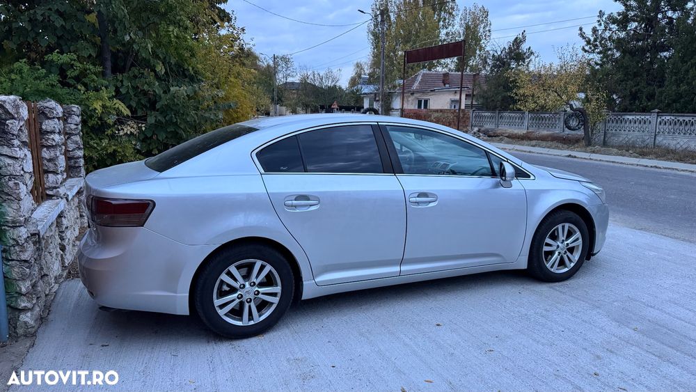 Toyota Avensis 1.8 Executive - 2