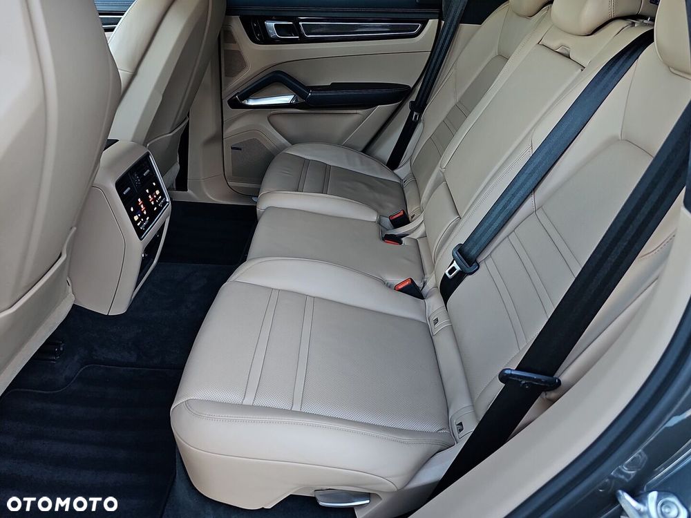 Porsche Cayenne - 24