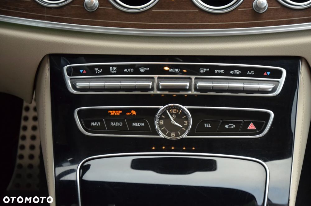 Mercedes-Benz Klasa E 43 AMG 4-Matic - 23