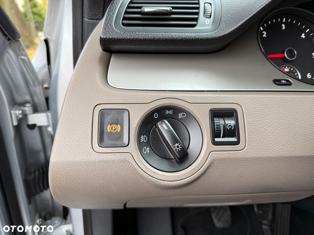 Volkswagen Passat Variant 2.0 TDI DPF R-Line Edition - 14