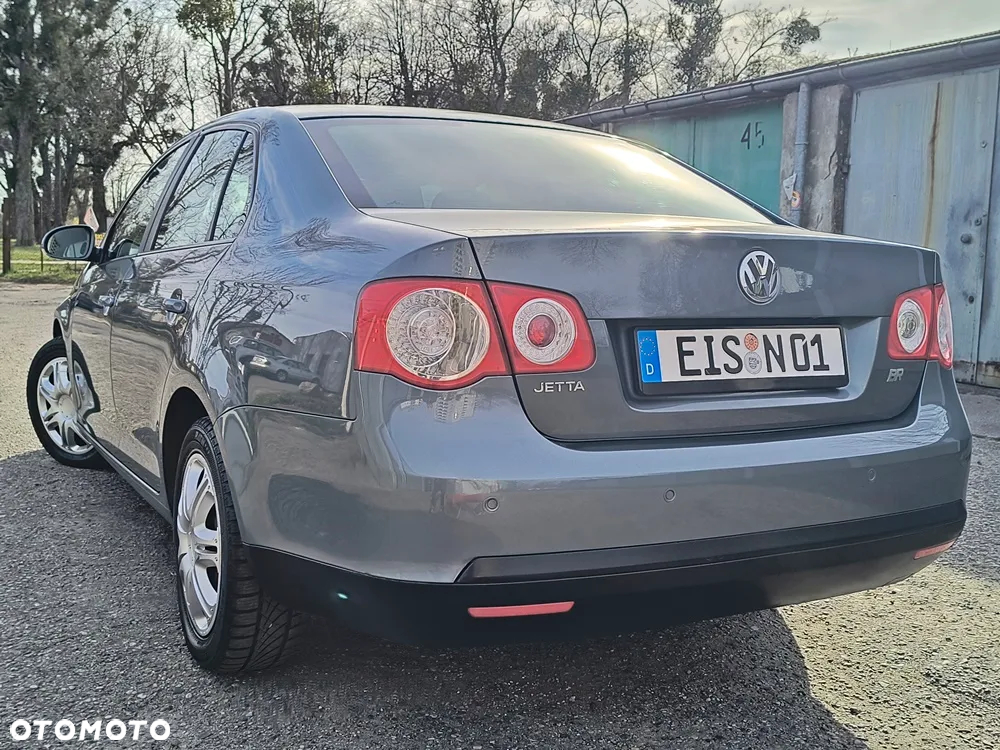 Volkswagen Jetta 1.6 Comfortline - 13