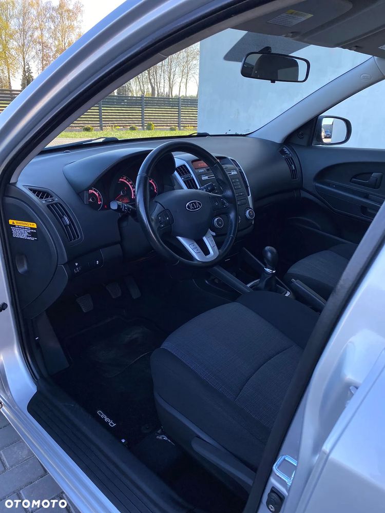 Kia Ceed 1.4 CVVT Attract - 19