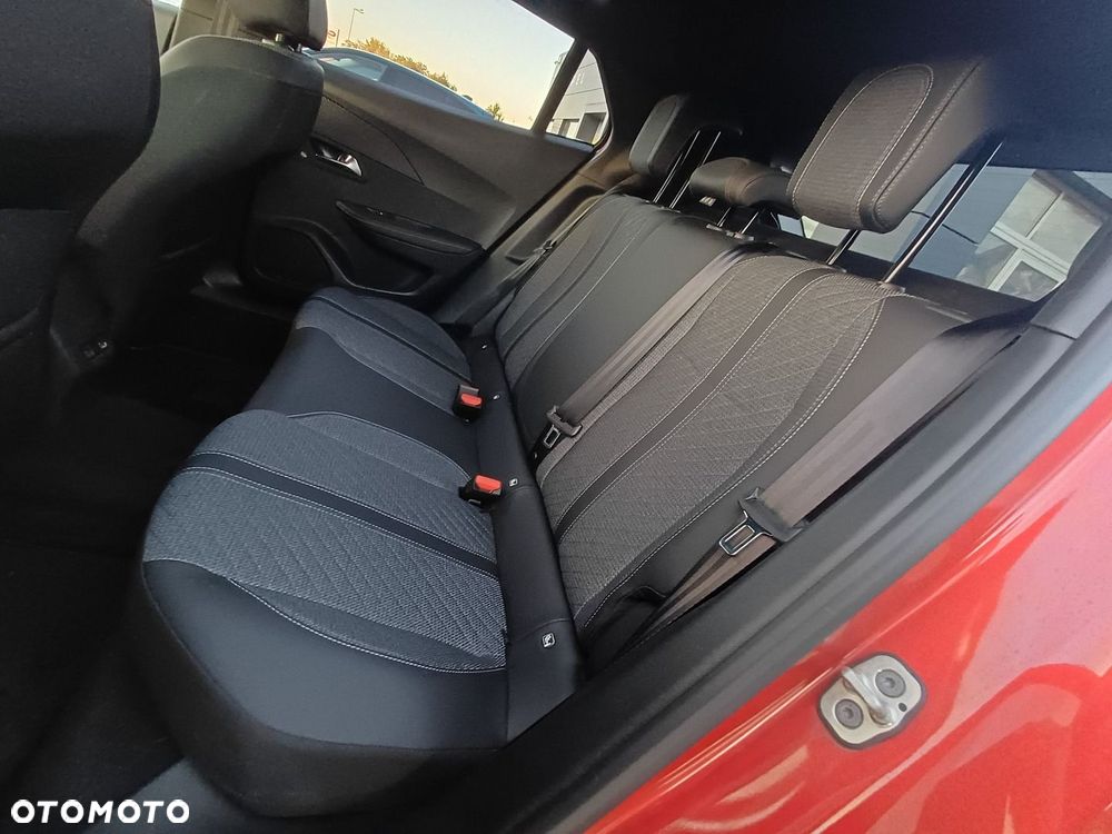 Peugeot 2008 1.2 PureTech Allure S&S EAT8 - 34