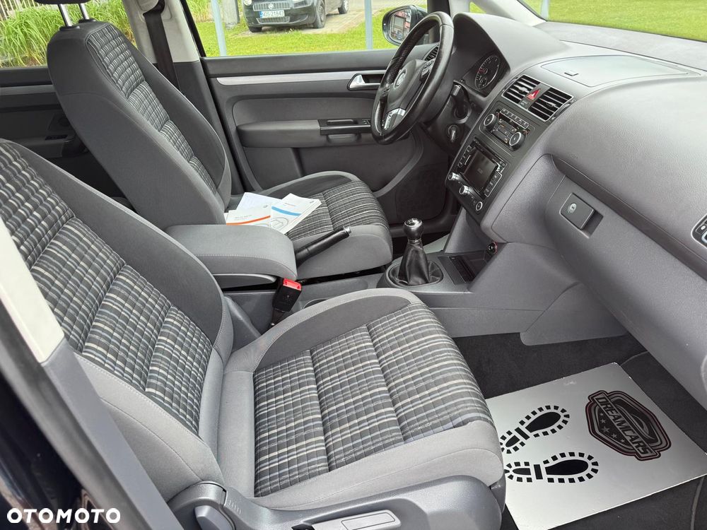 Volkswagen Touran - 15