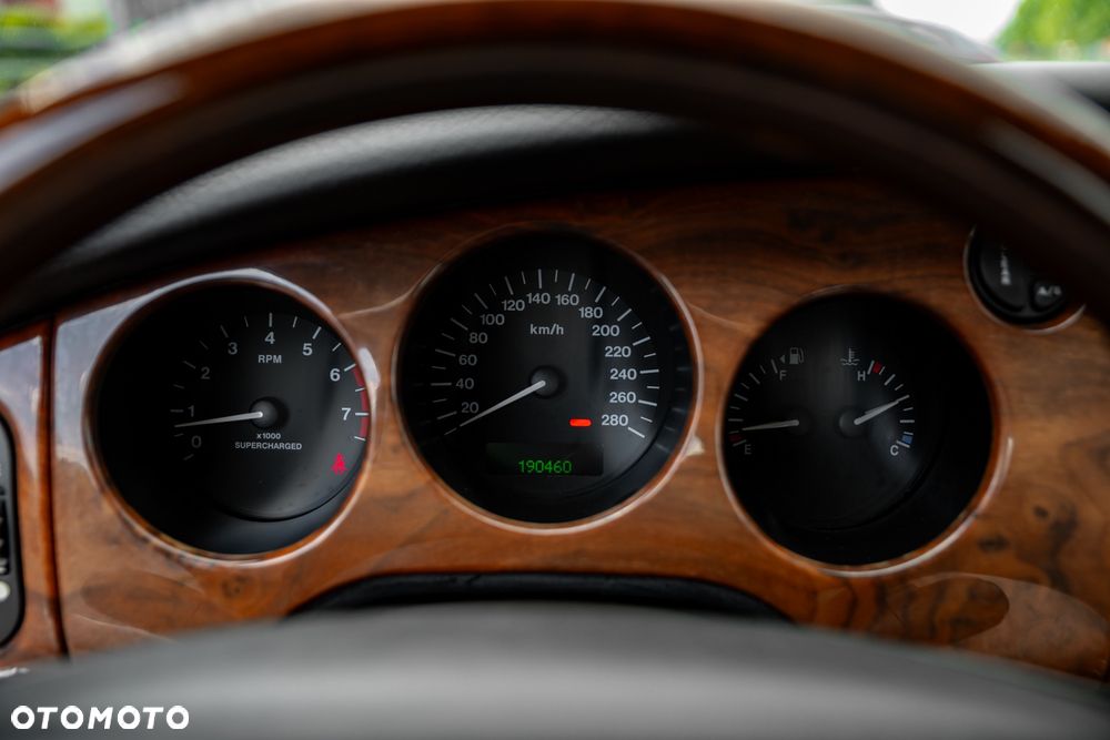 Jaguar XK8 - 22