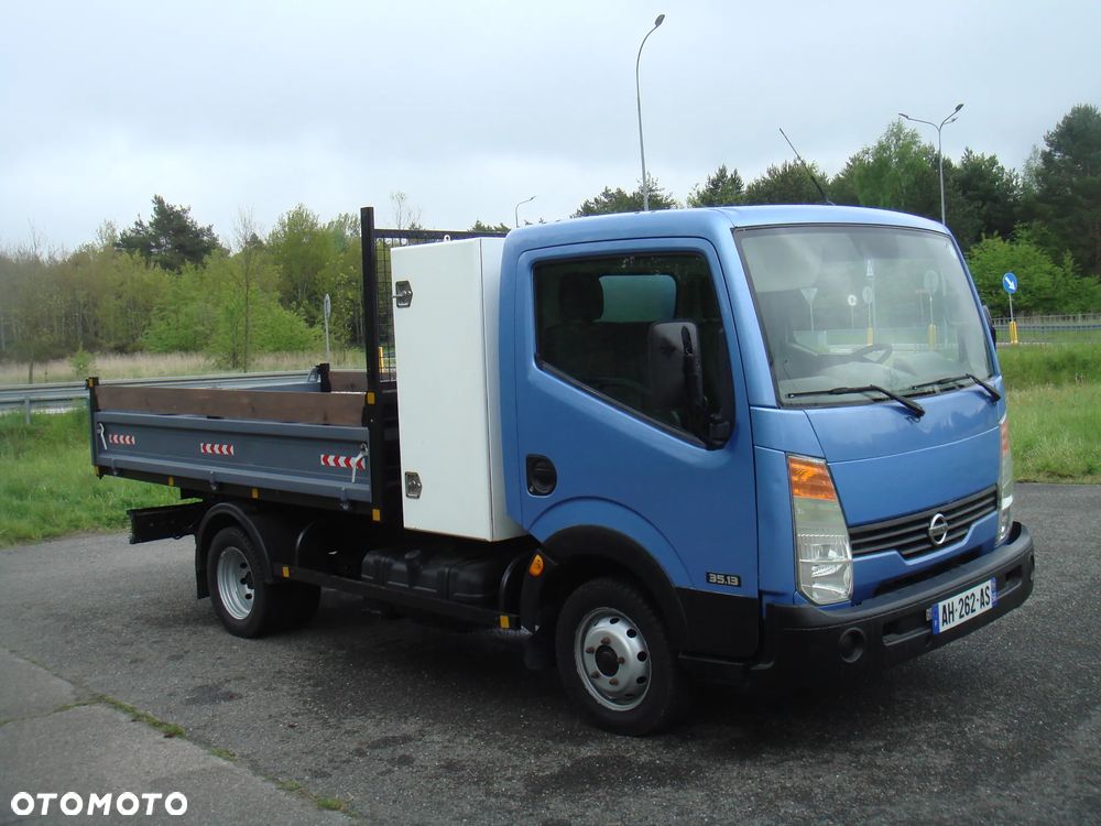Nissan CABSTAR - 1
