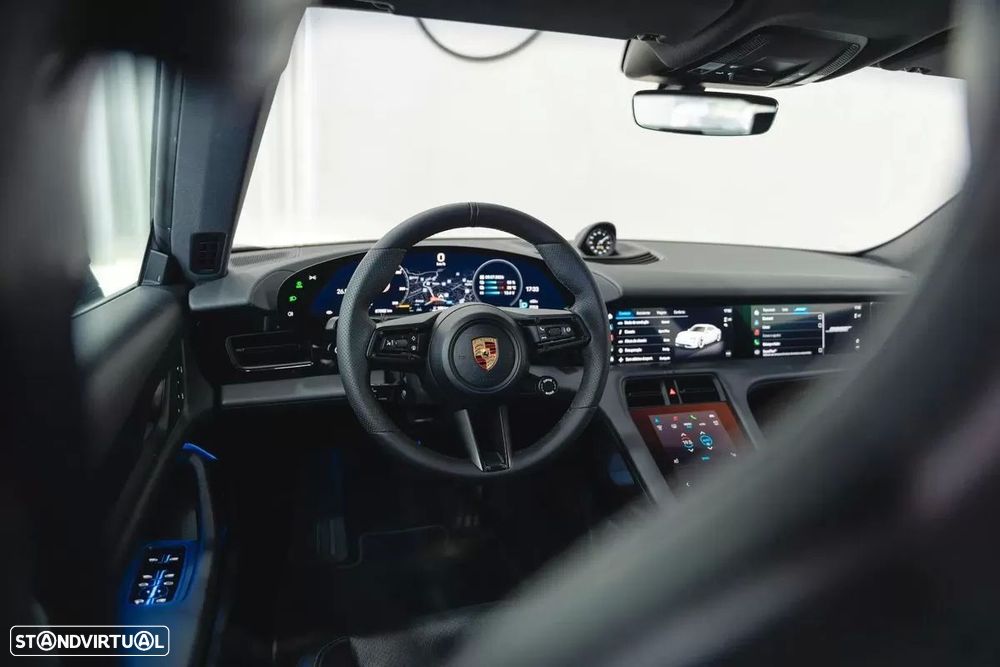 Porsche Taycan 4S - 32