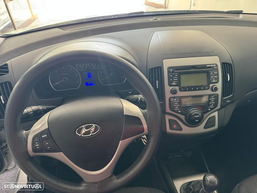 Hyundai i30 1.6 CRDI Comfort DPF - 11