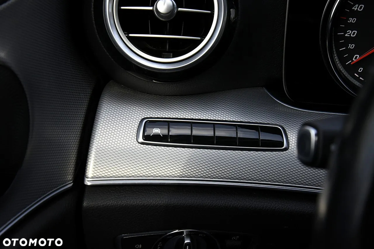 Mercedes-Benz Klasa E 220 d 4Matic T 9G-TRONIC Avantgarde - 25