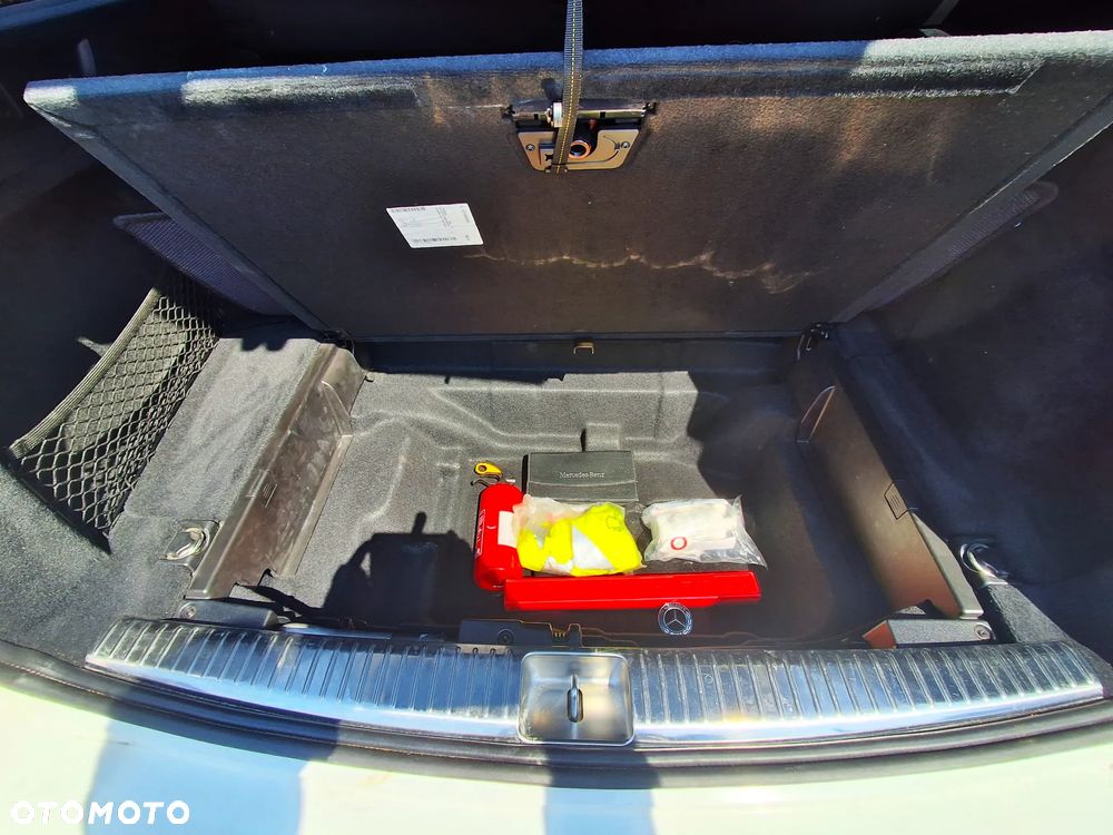 Mercedes-Benz Klasa E 220 d T 9G-TRONIC AMG Line - 24