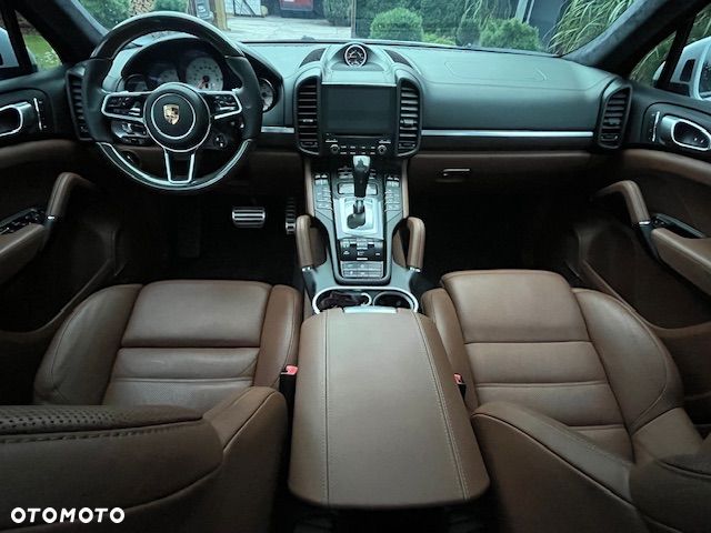 Porsche Cayenne S Diesel Platinum Edition - 10