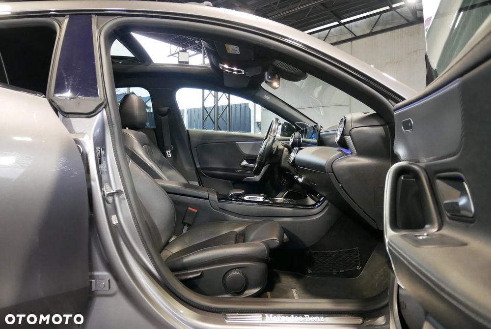 Mercedes-Benz CLA 200 7G-DCT Progressive - 9