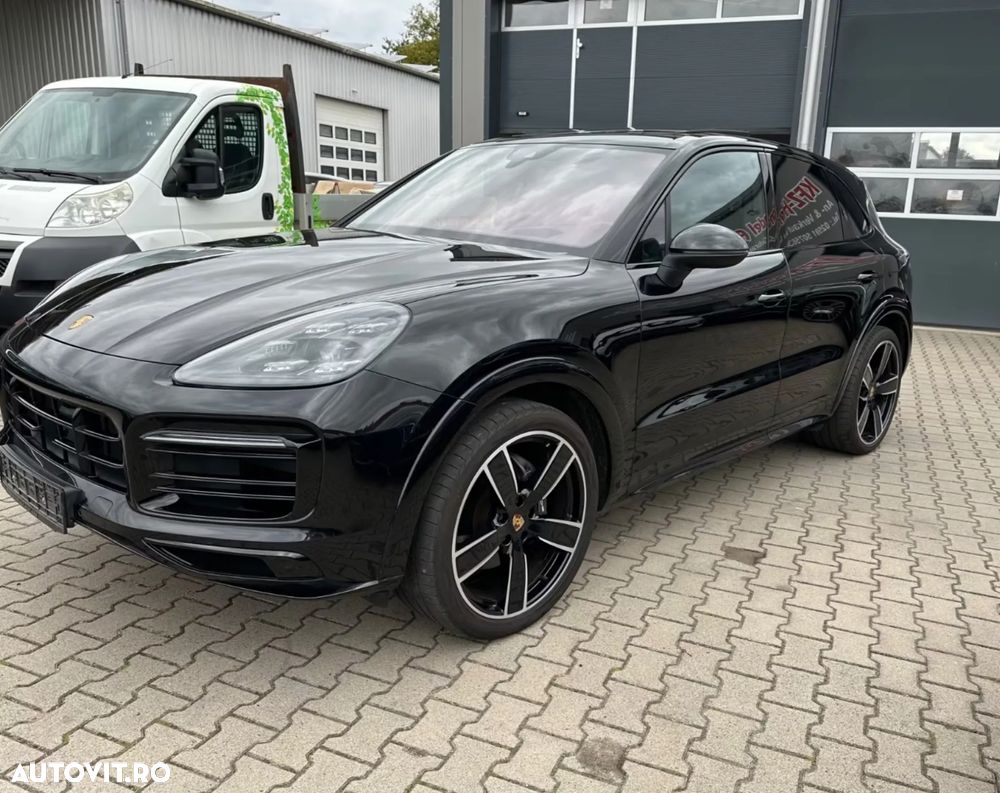 Porsche Cayenne - 1