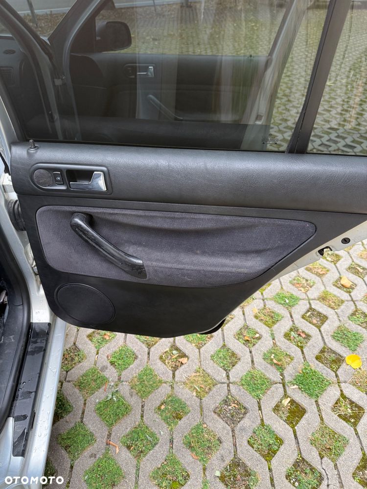 Volkswagen Golf IV 1.6 Highline - 24