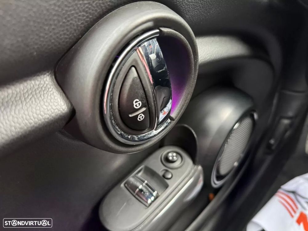 MINI 3 Portas One D - 17