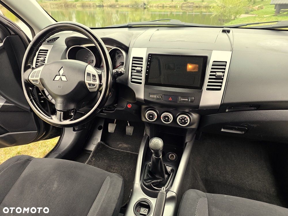 Mitsubishi Outlander 2.4 Intense - 22