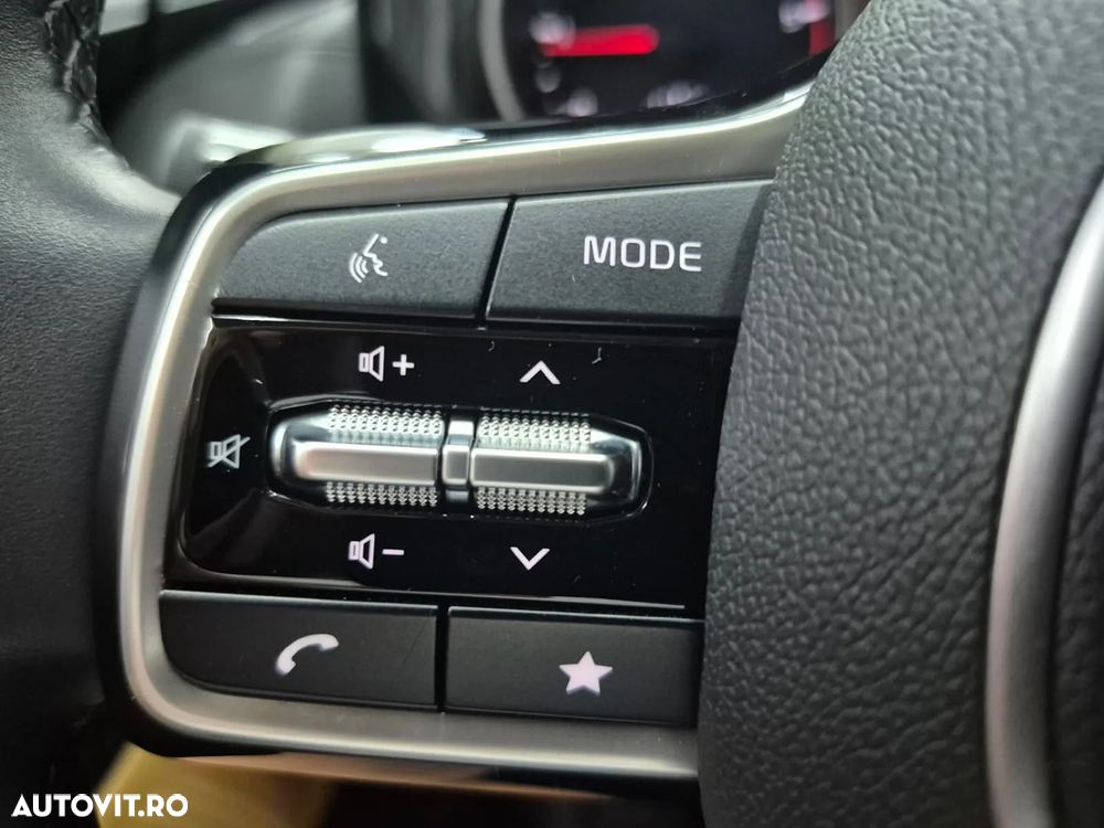 Kia Carnival - 24