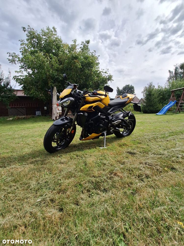 Triumph Street Triple - 18