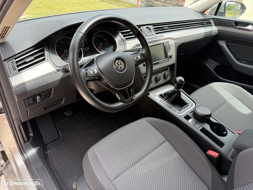 VW Passat Variant 1.6 TDI BlueMotion - 16