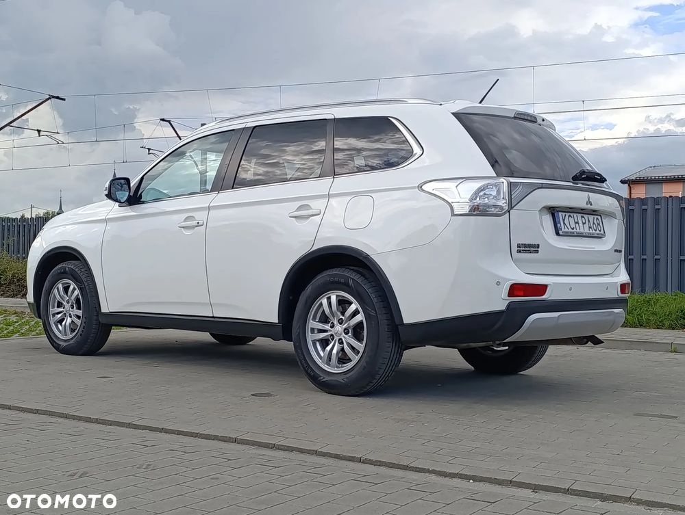 Mitsubishi Outlander 2.0 Intense + Navi 4WD CVT - 33