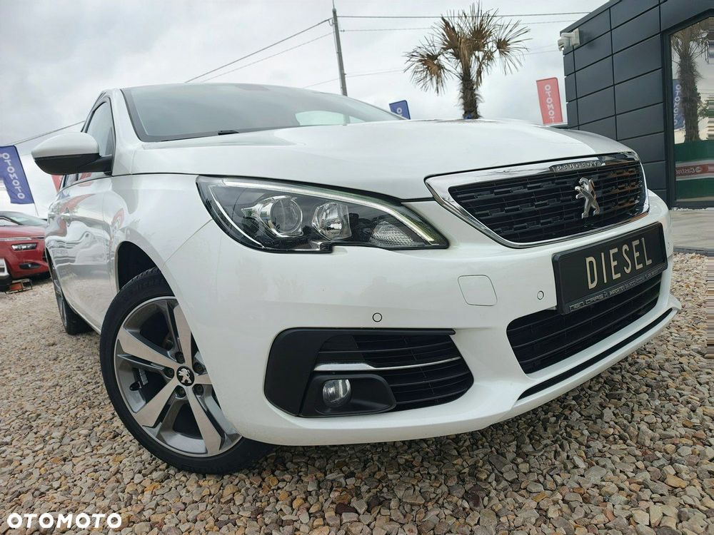 Peugeot 308 - 8