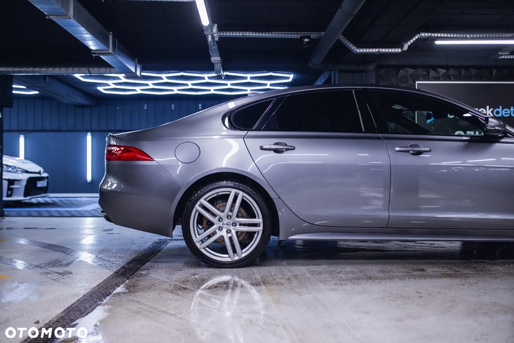 Jaguar XF 2.0 i4D AWD R-Sport - 14
