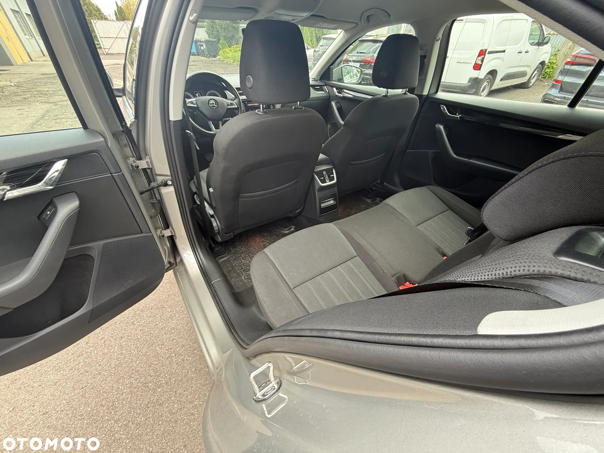 Skoda Octavia 2.0 TDI SCR Style DSG - 13