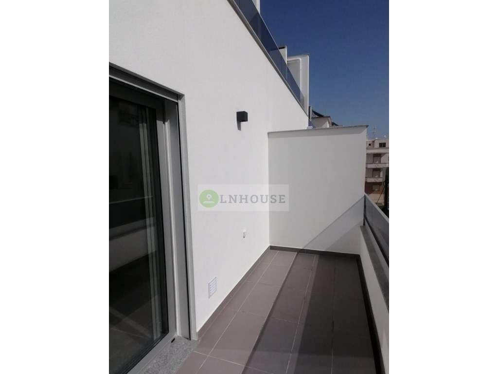 Apartamento de tipologia T1 novo a 250 m da praia de Monte Gordo. - Grande imagem: 4/23