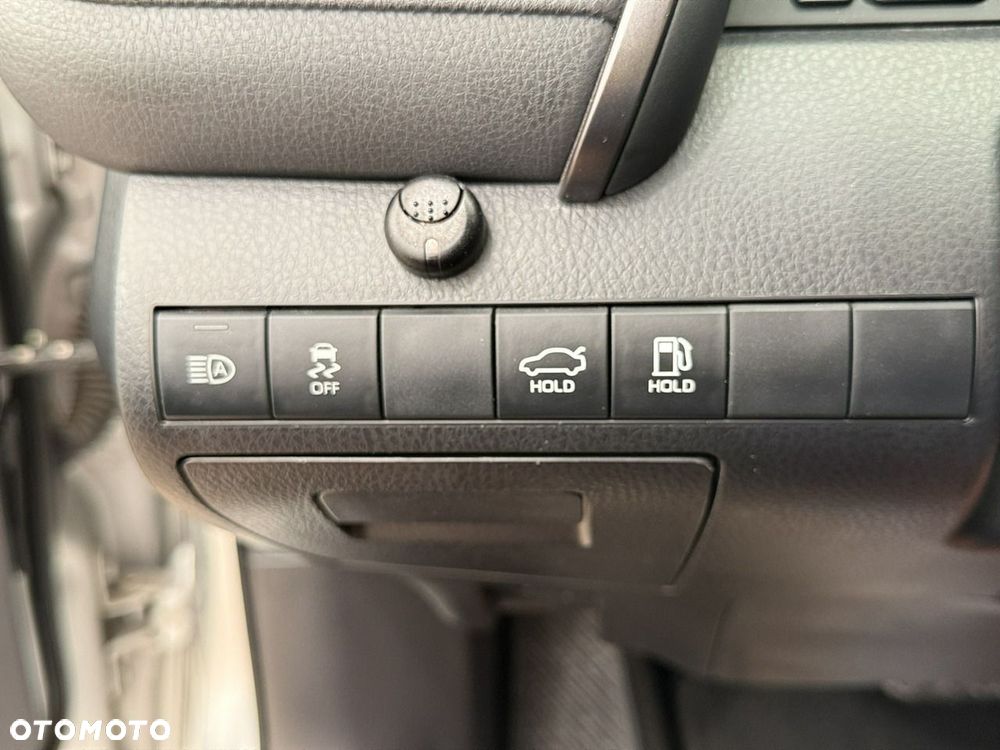 Toyota Camry - 27