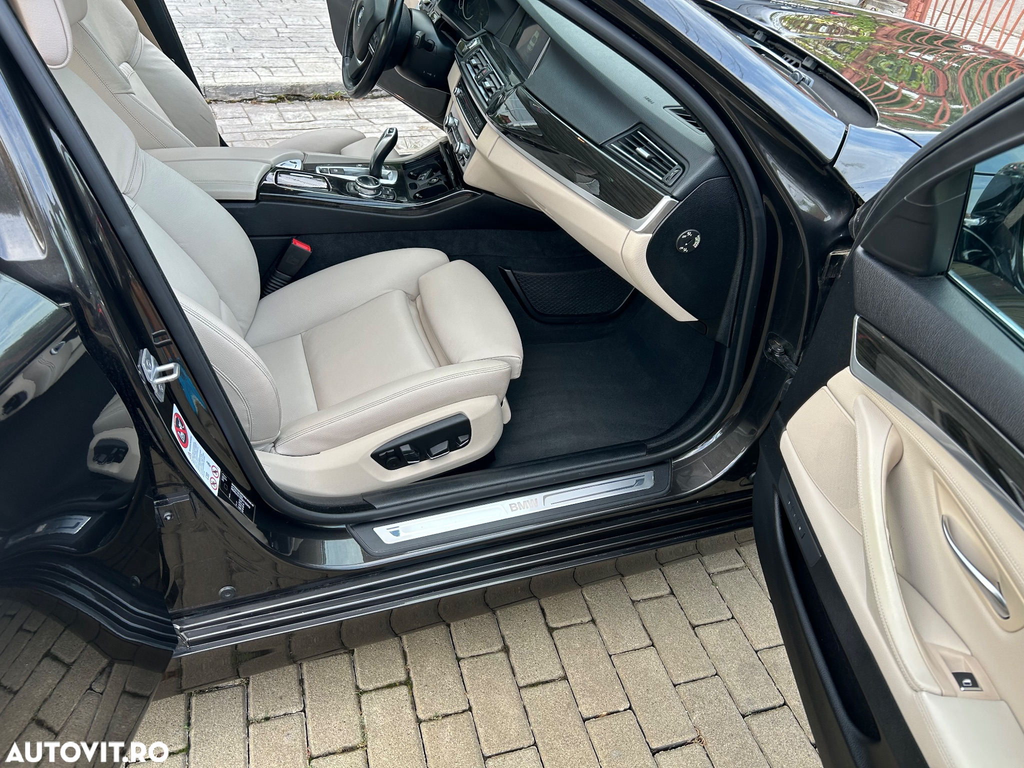 BMW Seria 5 520i Touring Aut. Luxury Line - 25