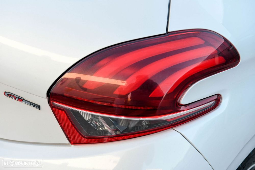 Peugeot 208 1.2 PureTech GT Line - 38