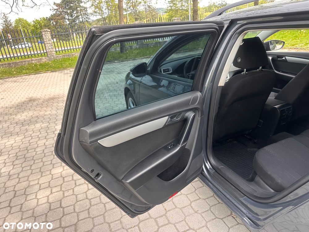 Volkswagen Passat 2.0 Blue TDI SCR Comfortline - 16