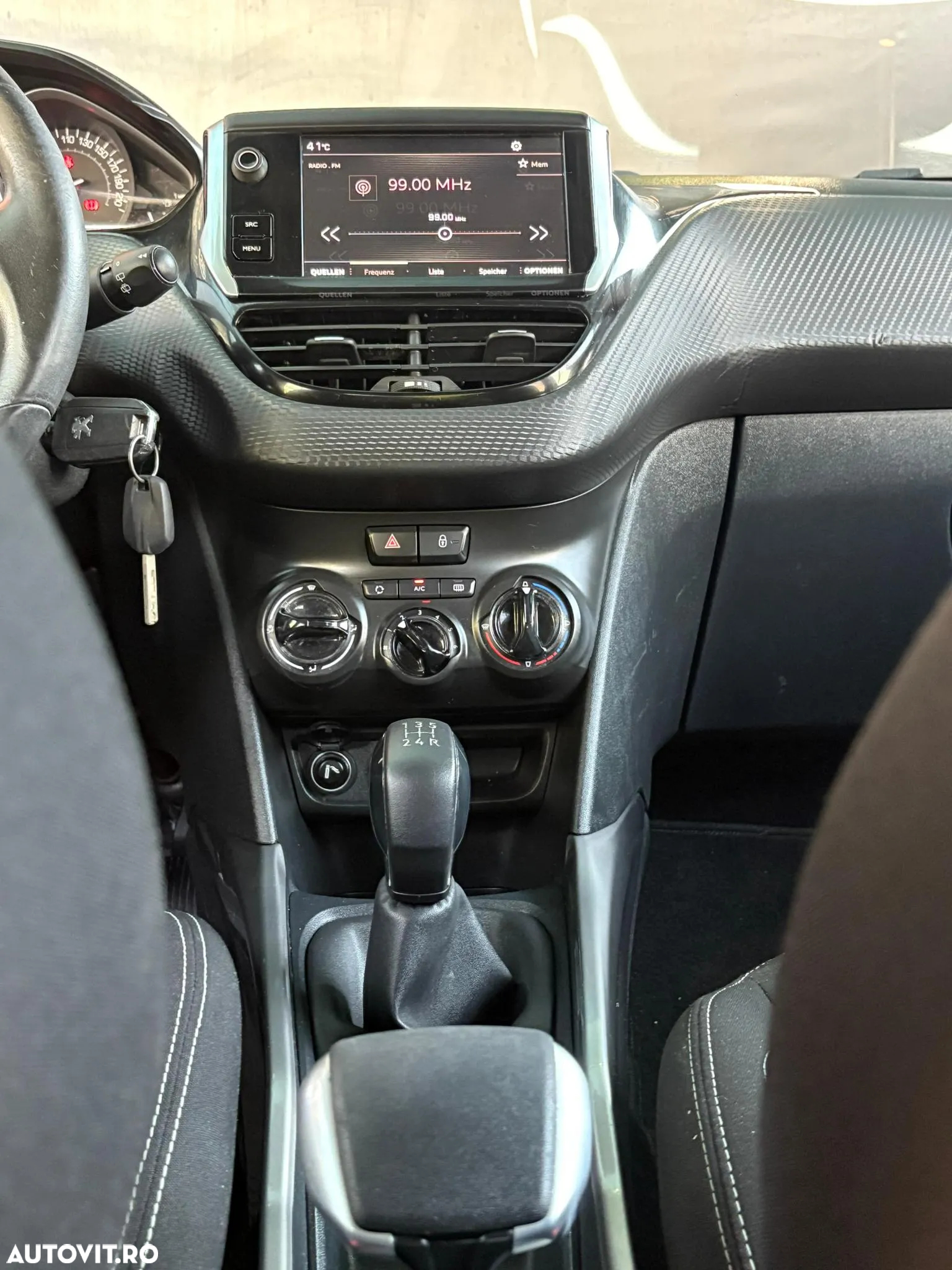 Peugeot 2008 - 11