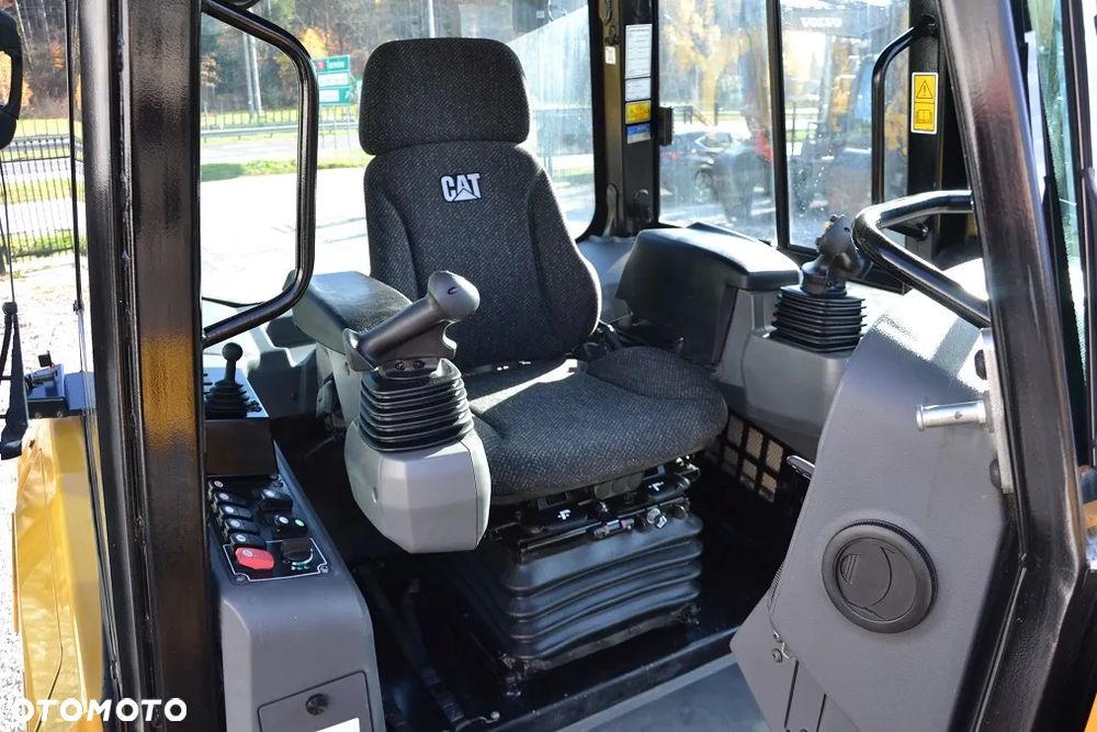 Caterpillar D6K LGP, TYLKO 1600 MTH, BEZ AD BLUE - 23