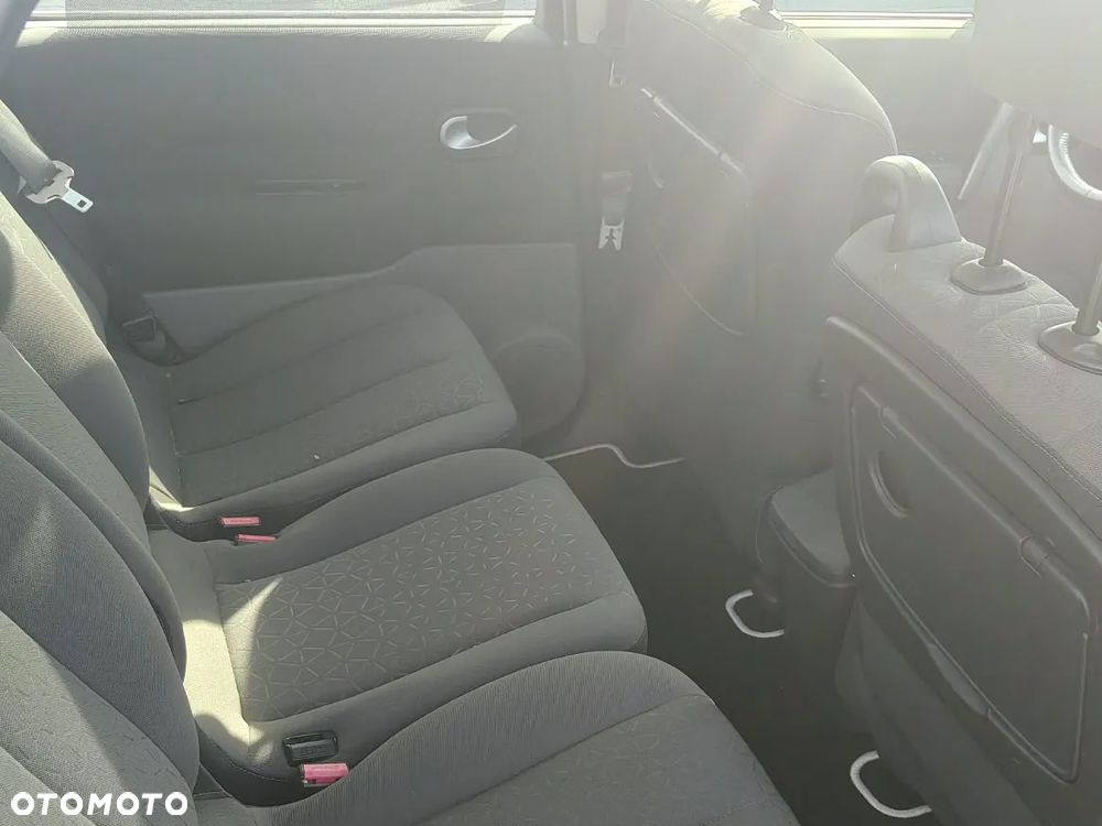 Renault Scenic 1.6 16V Authentique - 9