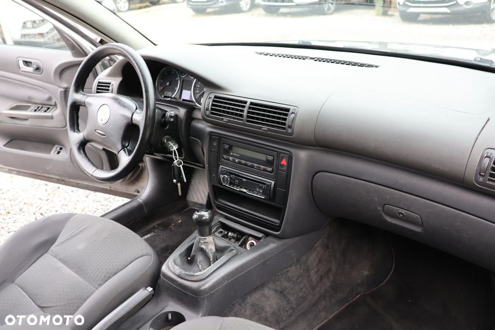 Volkswagen Passat 1.9 TDI Comfortline - 9