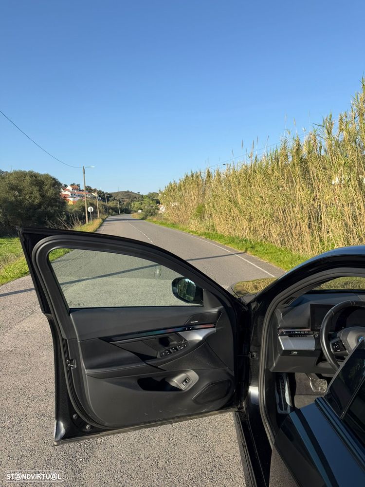 BMW 530 e Pack Desportivo M - 8