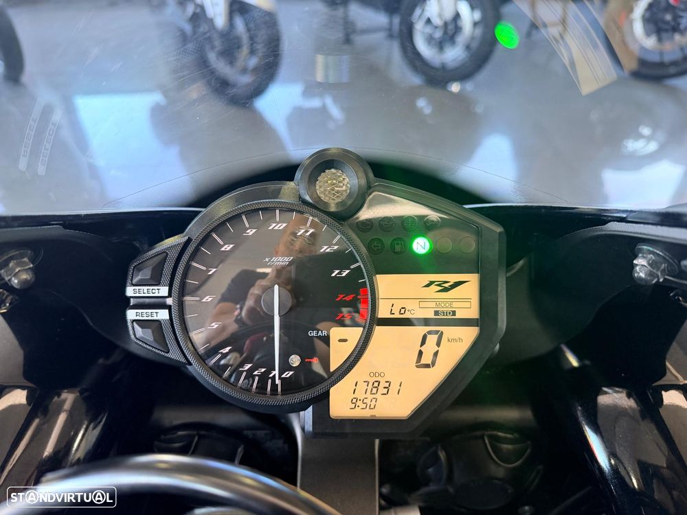 Yamaha YZF R1 - 8