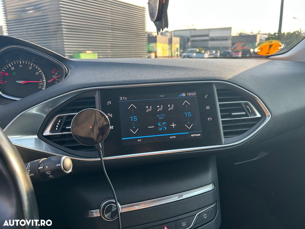Peugeot 308 1.2 L PureTech Turbo S&S Allure Aut. - 9