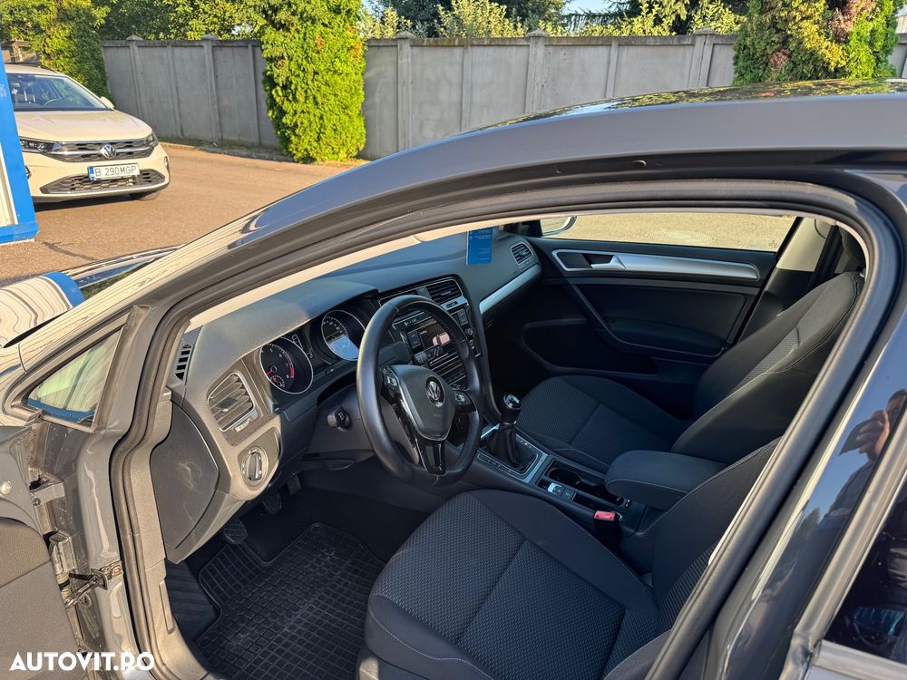 Volkswagen Golf - 6
