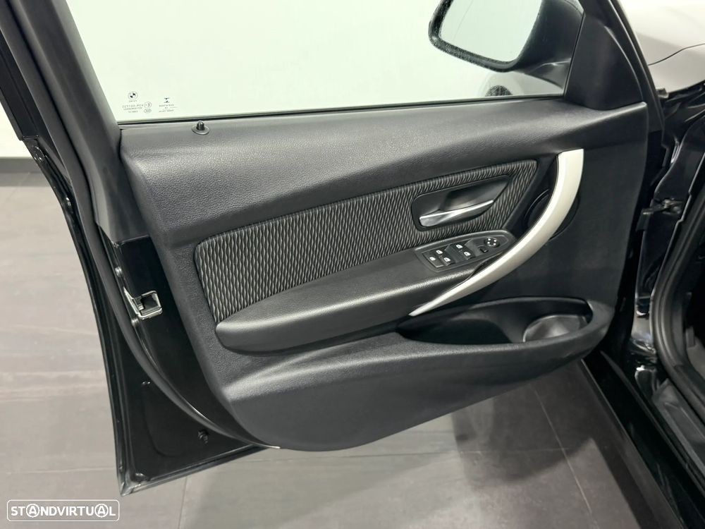 BMW 318 d Line Luxury - 17