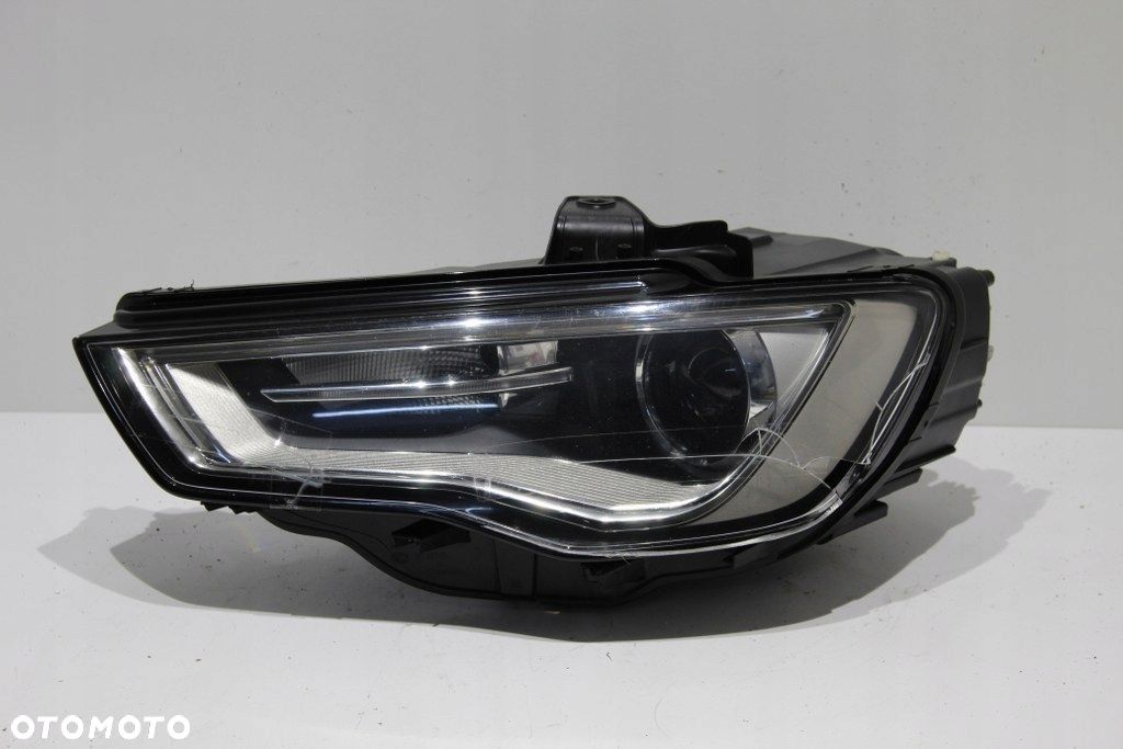 Audi A3 8V Xenon Lampa Przednia Przód Lewa Zerwana W Środku - 1