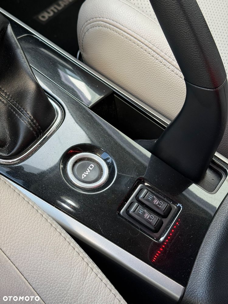 Mitsubishi Outlander - 19