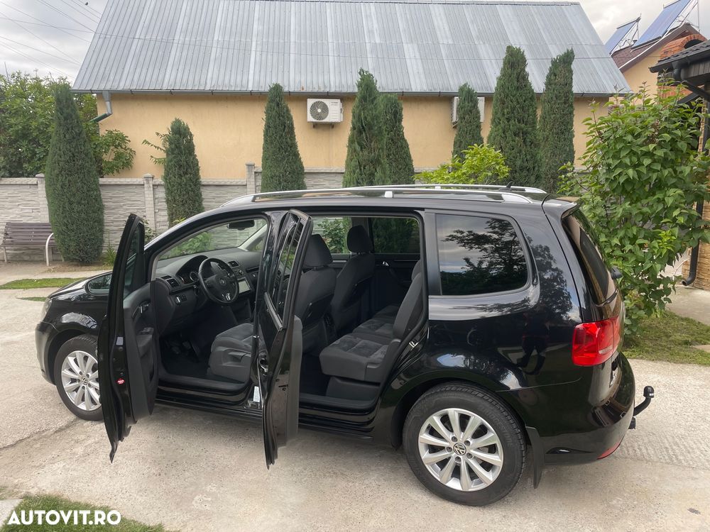 Volkswagen Touran - 12