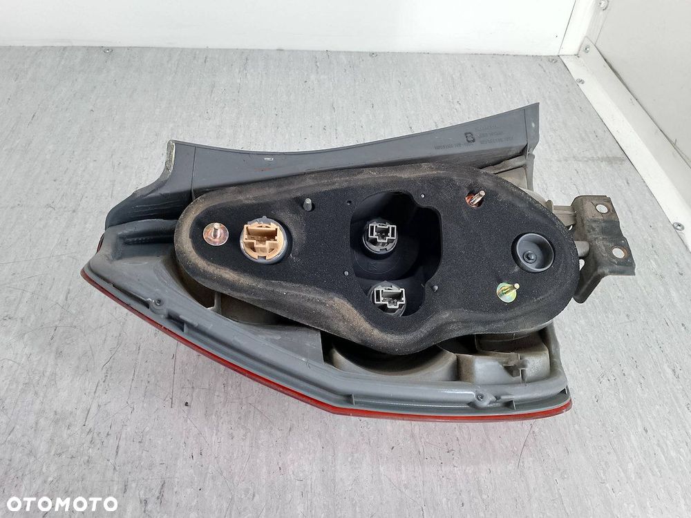 LAMPA TYLNA PRAWA HONDA JAZZ I ( 83-86 ) HATCHBACK - 3