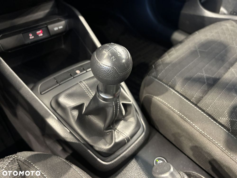 Kia Rio - 23