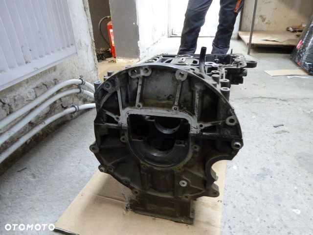 DUCATO JUMOER BOXER III  BLOK SILNIKA TULEJA PODSTAWA 4HV 2.2 HDI TDCI JTD - 4