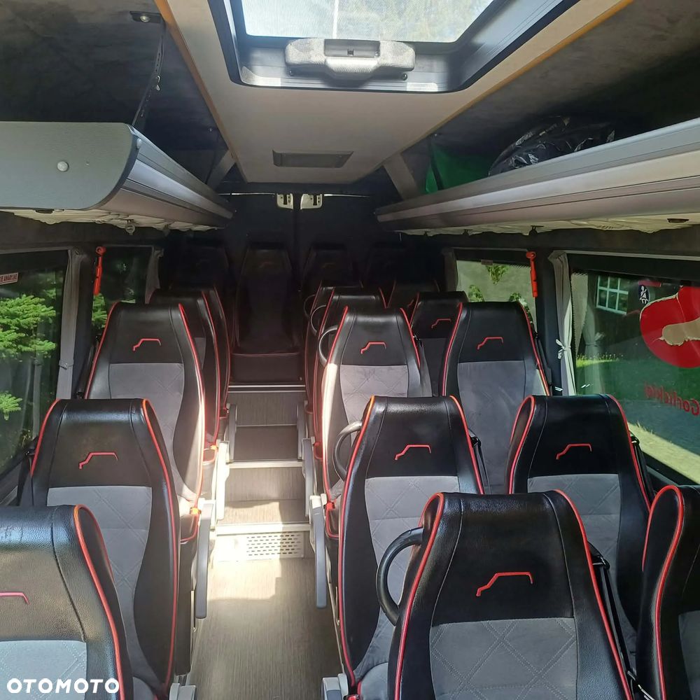 Mercedes-Benz Sprinter - 13